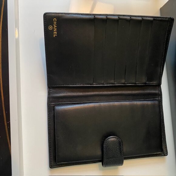 CHANEL CC Logo Caviar Leather Wallet - Picture 5 of 9